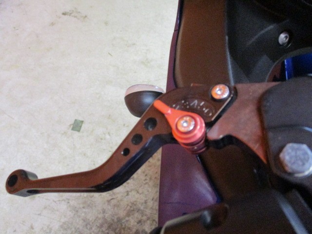 左右アジャスター機能付き社外レバー装備済み！これは買えば１万くらいする高価なレバーですよ！！